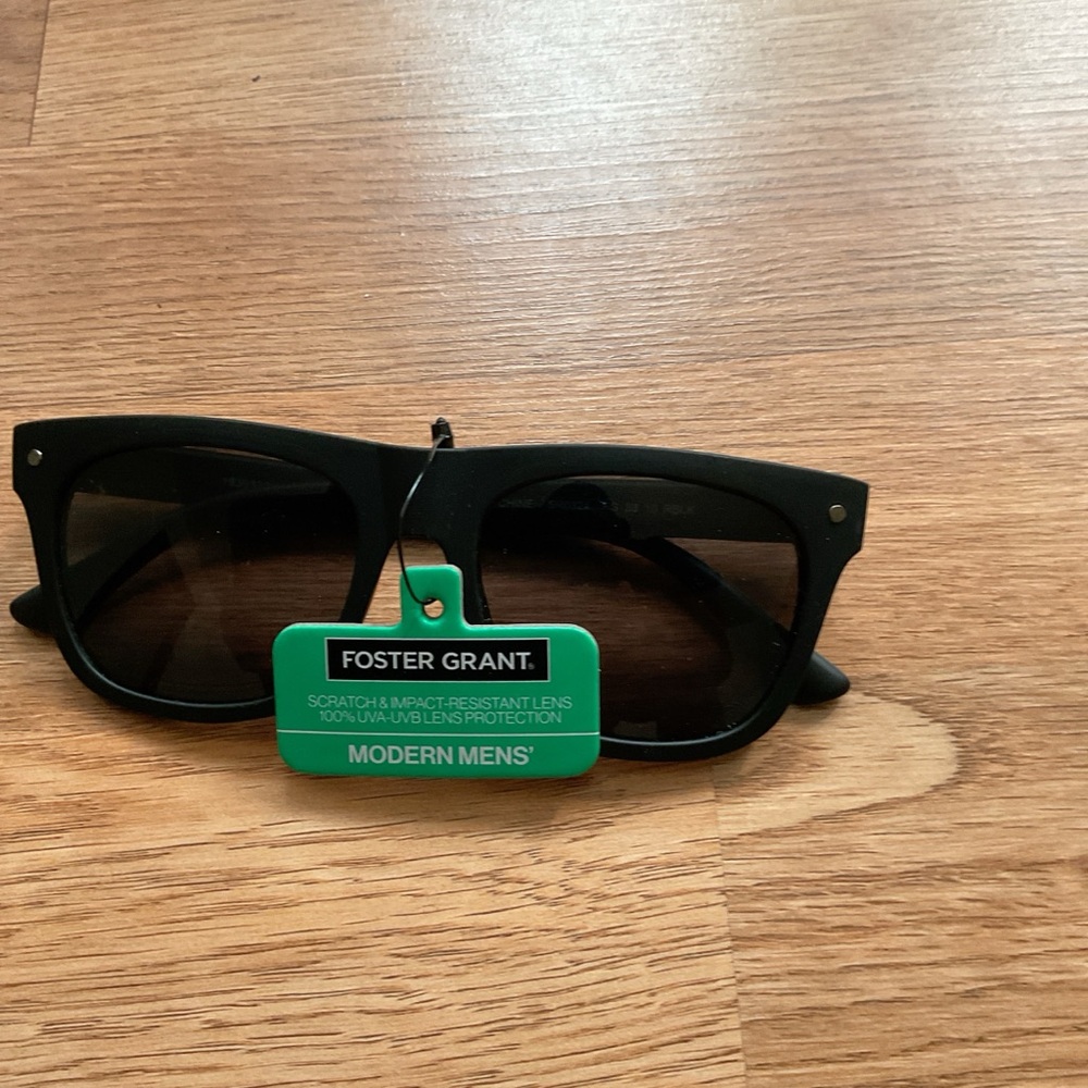Foster Grant Classic Black Sunglasses